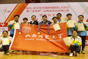 我院赵娜(第一排右一)冷宸祎(第二排左二)与参赛者合影留念